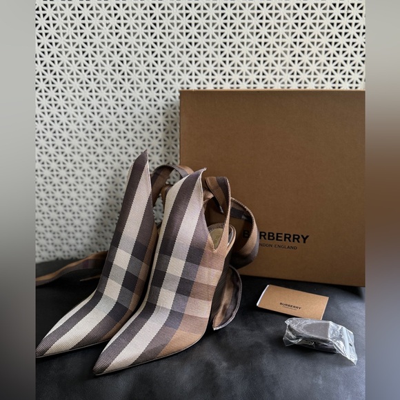 Burberry Women’s  Heeled Boots Amy Vintage Check Slingback Pumps Size 40.5 $960 - Picture 15 of 16